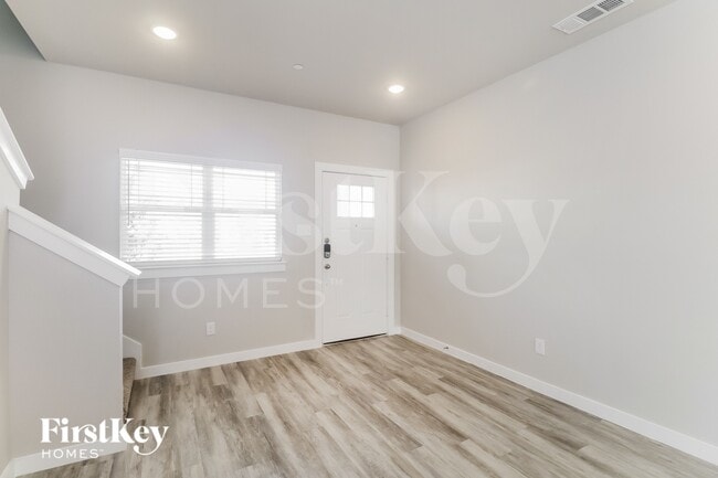 Foto del edificio - 332 Niki Dr