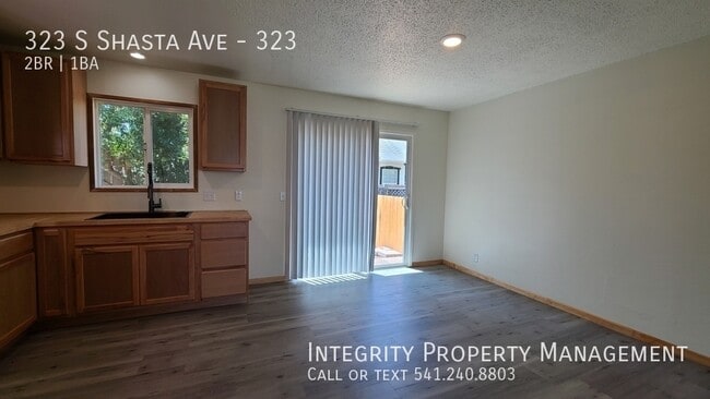 Building Photo - 323 S Shasta Ave