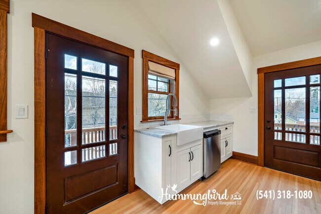 Foto del edificio - 506 NW Delaware Ave