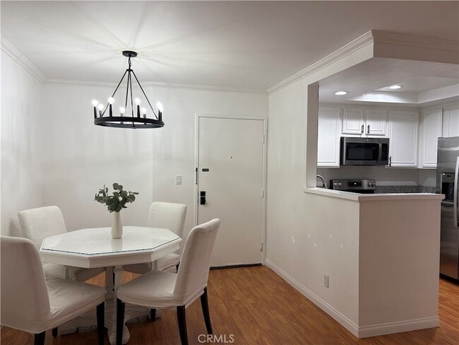 Foto del edificio - 22100 Burbank Blvd