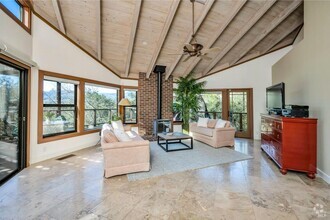 Building Photo - 522 Meadowood Ln