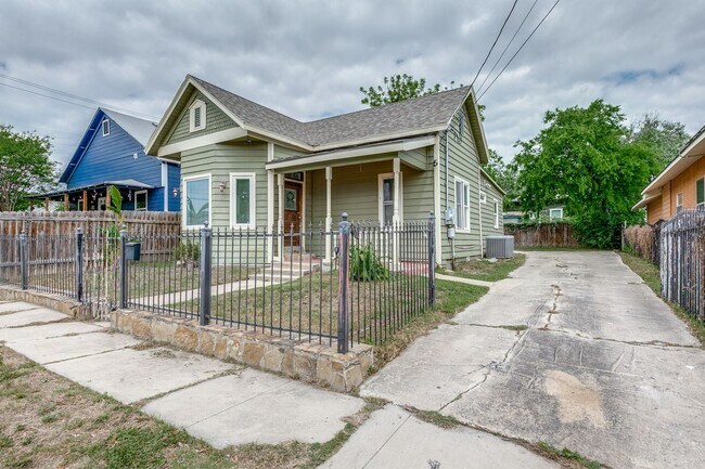 Foto del edificio - CHARMING DENVER HEIGHTS 3-BEDROOM