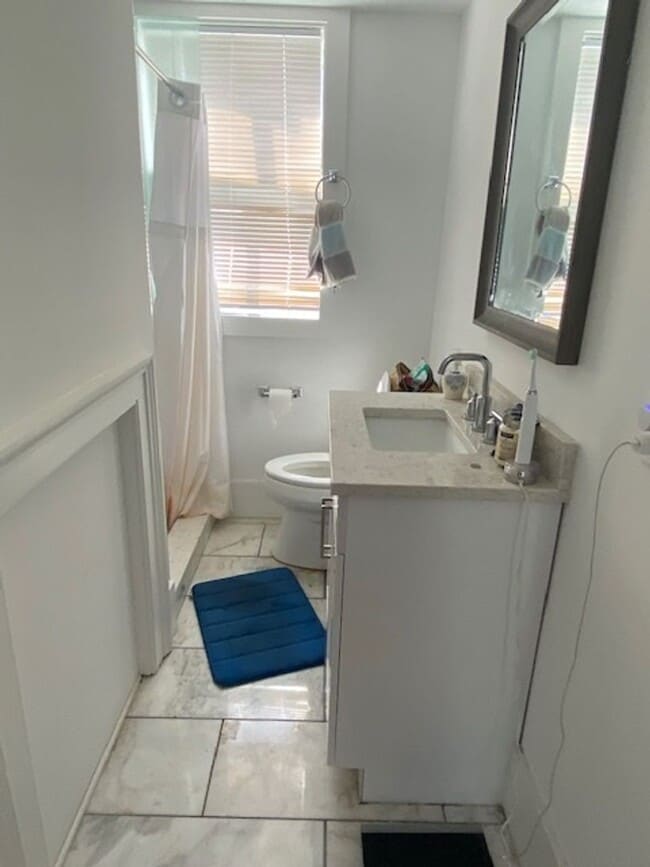 Building Photo - 148S