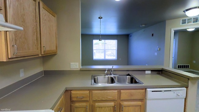 Building Photo - 16910 Garden View Cir