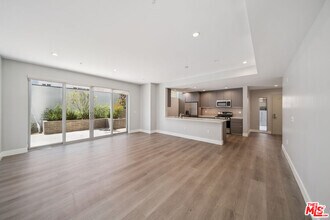 Building Photo - 1223 Hayworth Ave
