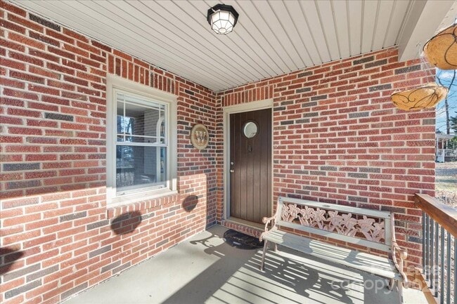 Foto del edificio - 5712 Oak Dr