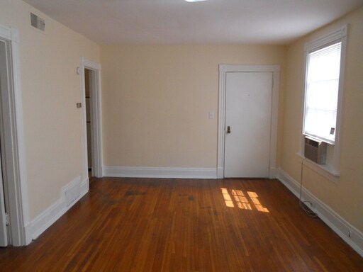 Building Photo - 113 13th St NW