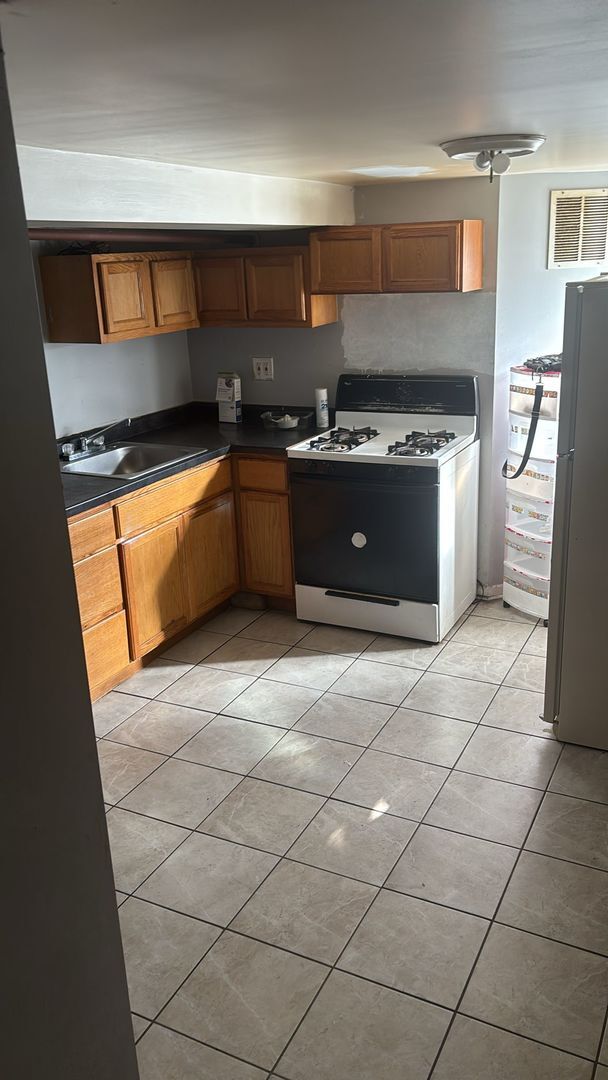 Foto del edificio - 7841 S Loomis Blvd