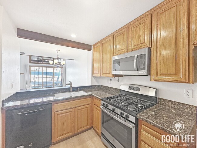 Foto del edificio - Luxury Loft-Style 1BR in La Jolla | 1,016 Sq Ft | 3 Levels with Balcony & Garage