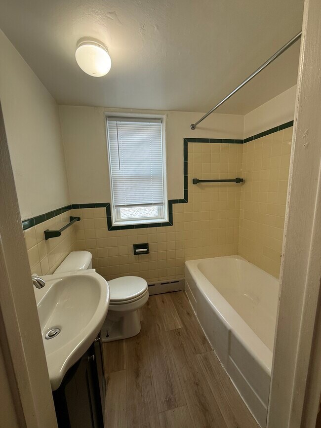 baño - 503 N Riverview Dr