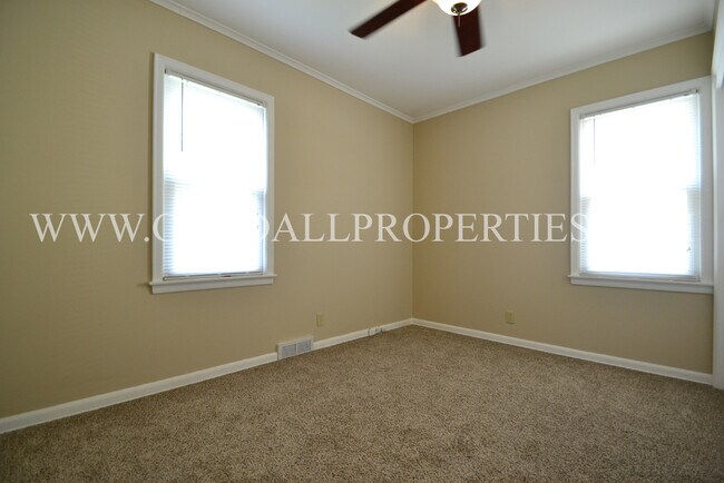 Building Photo - 3 Bedroom Home in West Des Moines with Fen...