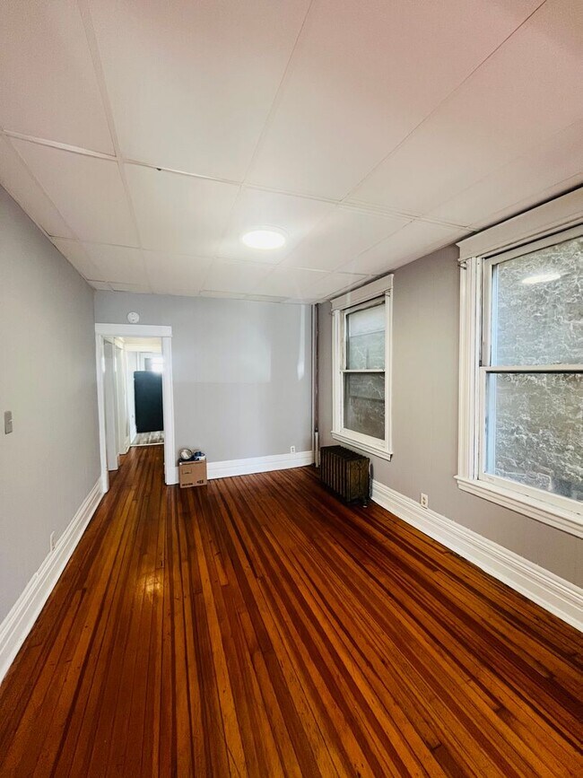 Foto del edificio - 223 Western Ave