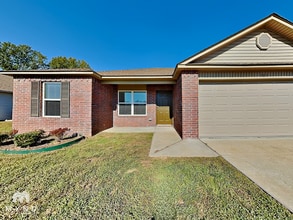 Building Photo - 303 Westwood Dr