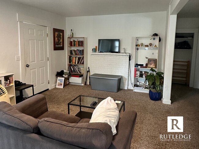 Foto del edificio - 855 E 9th St