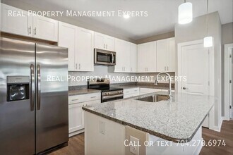Building Photo - 7023 Star Oaks Ln