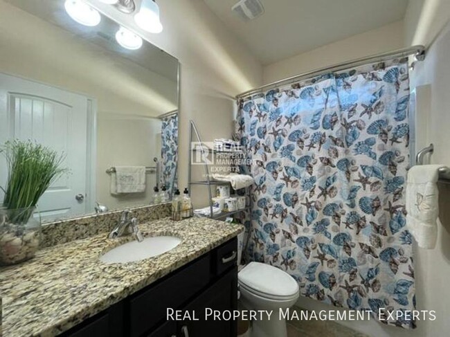 Building Photo - Spacious 5 Bedroom, 3 Bathroom in Concord