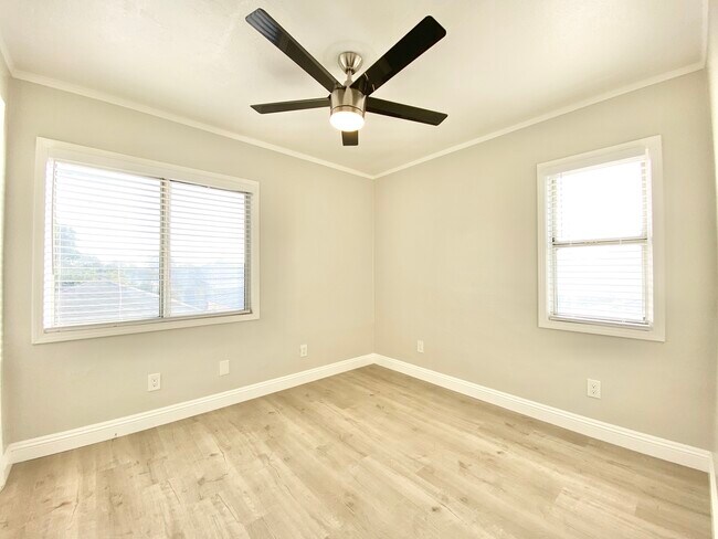Foto del edificio - 716 E 81st St
