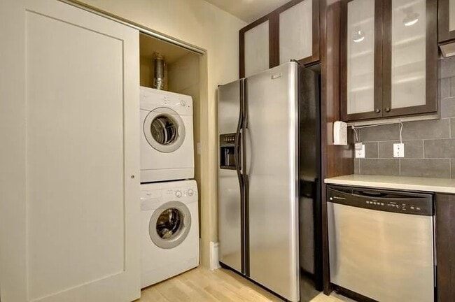 In-unit Laundry - 740 N Sherman St