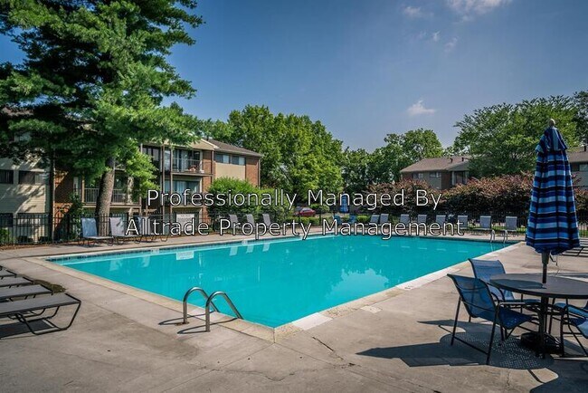 Building Photo - 9400 Doral Ct