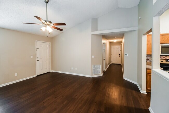 Foto del edificio - 2041 Hunters Trace Cir