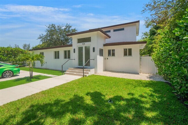 Foto del edificio - 924 NE 109th St