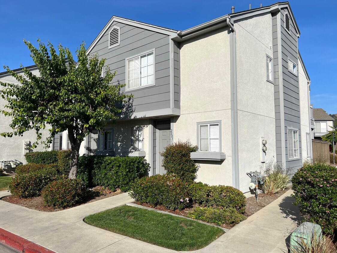 Foto principal - 2601 Kings View Cir