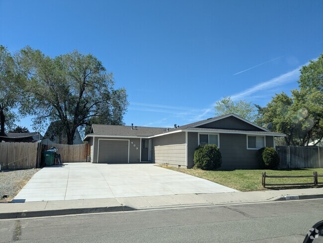 Building Photo - 409 Agate Dr