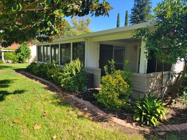 Building Photo - 2 Bedroom 2 Bath 1643 Sq. Ft