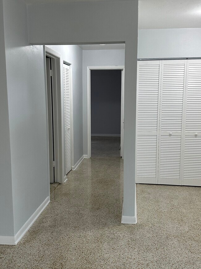 Foto del edificio - 7000 Pinehurst Dr