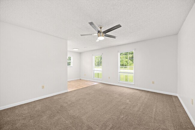 Foto del edificio - 2105 N Keebler Ave
