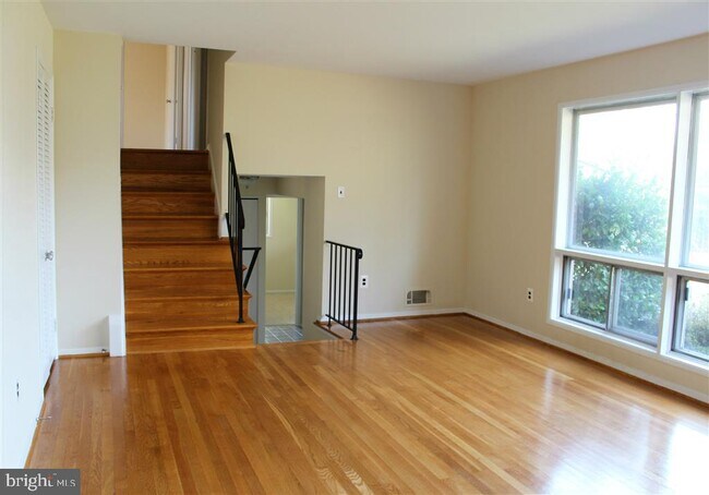Foto del edificio - 1049 Balls Hill Rd
