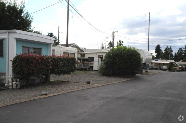 Building Photo - Tip Top Trailer Court