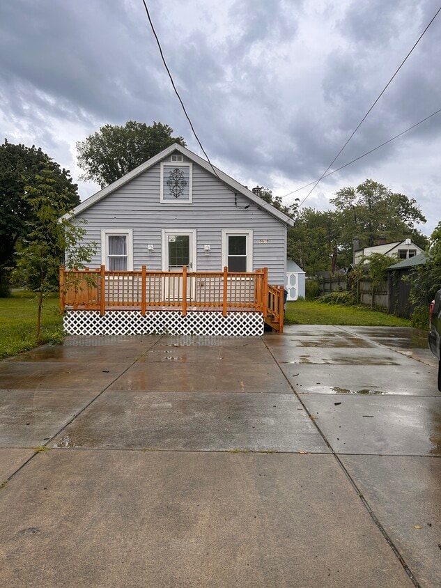 Primary Photo - 9609 Maplewood St