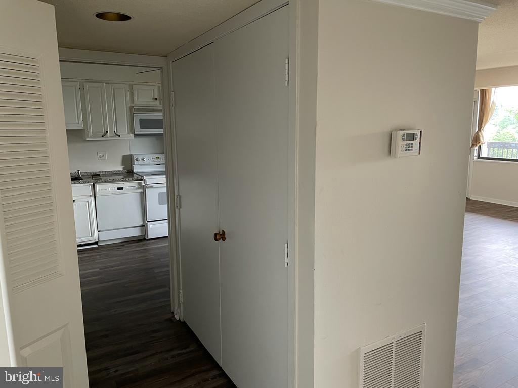 Foto principal - 3713 S George Mason Dr