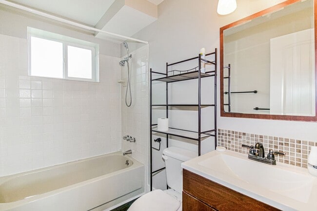 Foto del edificio - Remodeled Orem Home! Large Backyard! Amazing Location!