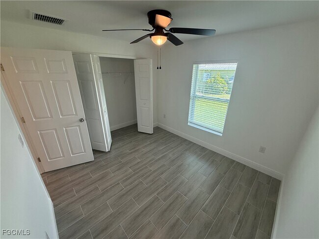 Foto del edificio - 915 Graystone Ave