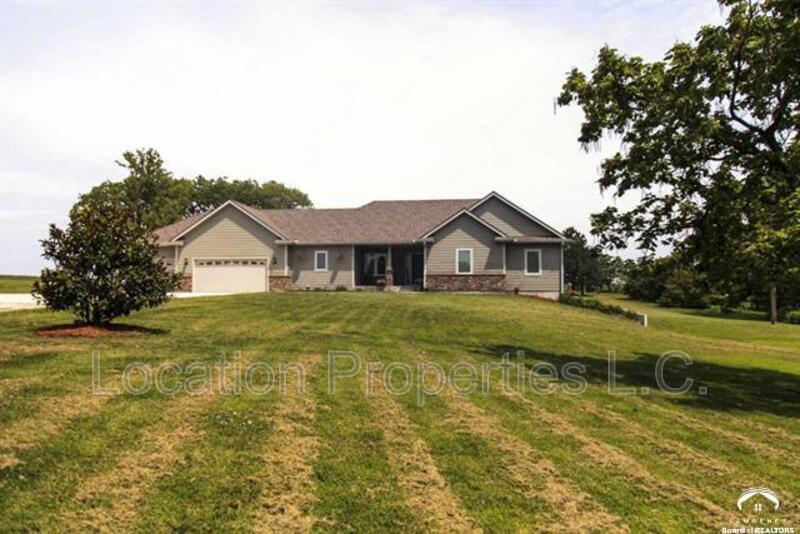 Primary Photo - 462 N 1700 Rd