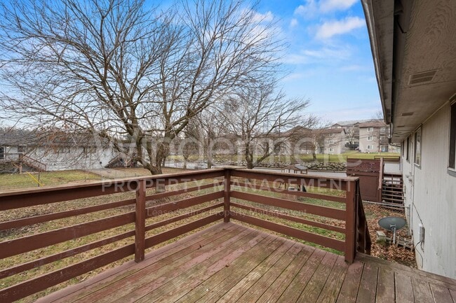 Building Photo - 4 BEDROOM AND 2 BATH VALLEY DUPLEX