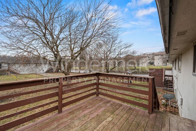 Foto del edificio - 4 BEDROOM AND 2 BATH VALLEY DUPLEX