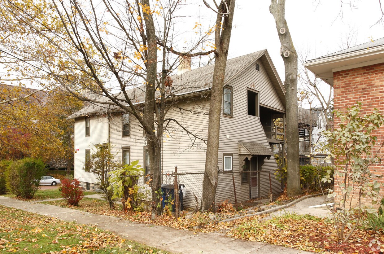 Building Photo - 502 N State St
