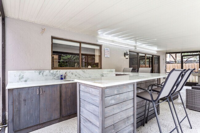 Foto del edificio - 6010 Soaring Ave