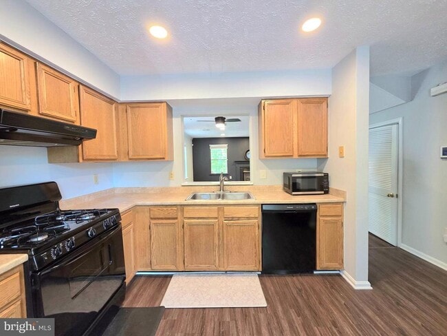 Building Photo - 7266 Mahogany Dr
