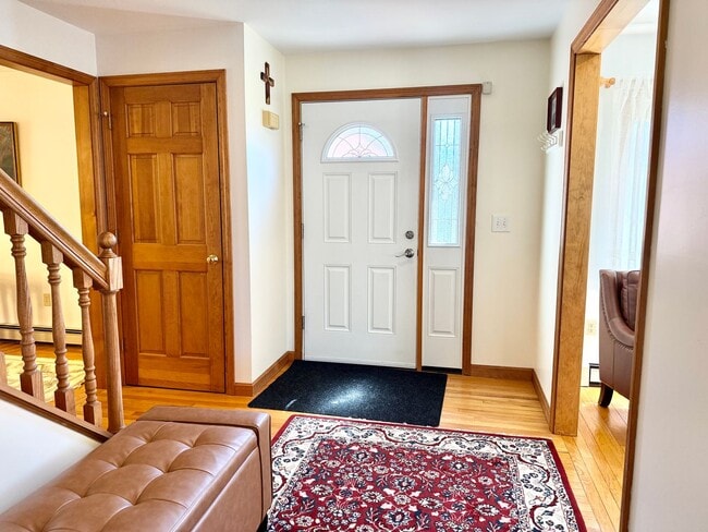 Building Photo - Meticulously Maintained 3BD/2.5BA Home in Quiet Westbrook Neighborhood!