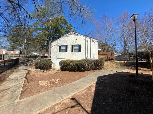 Building Photo - 1509 Stone Gate Ln SE
