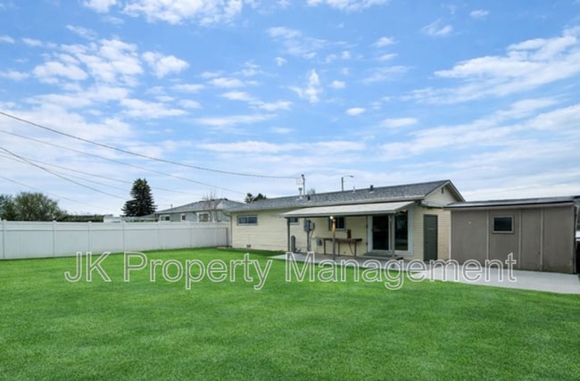 Building Photo - 333 Riverview 4 W