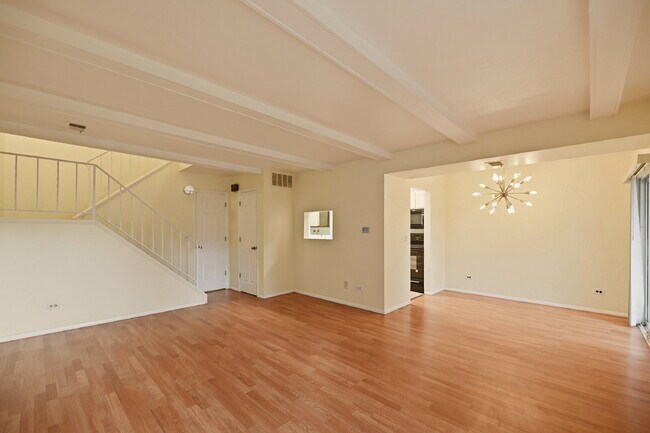 Foto del edificio - $1,645.95, 2 bed, 1.5 bath, located in Lakewood with Washer and Dryer