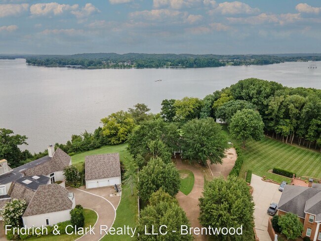 Foto del edificio - 4 br, 4.5 bath House - 1265 Windsor Dr