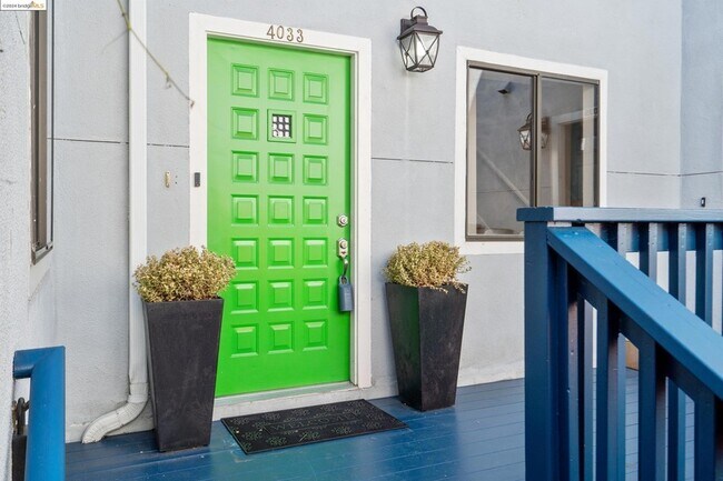 Foto del edificio - 4033 Lincoln Avenue Unit 2