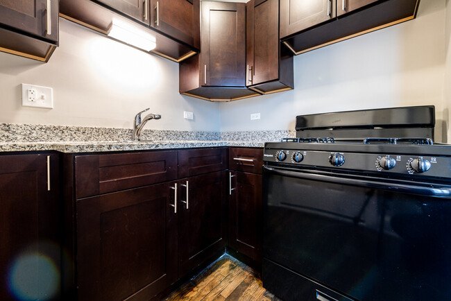 Kitchen - 6904 S Cregier Ave