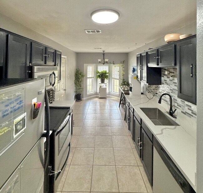 Foto del edificio - NEW IN MANAGEMENT - AVAILABLE SOON!